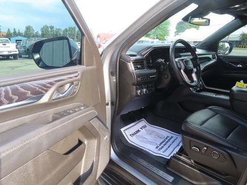 Used 2023 GMC Yukon XL Denali w/ LPO, Floor Liner Package AWD/4WD image 18