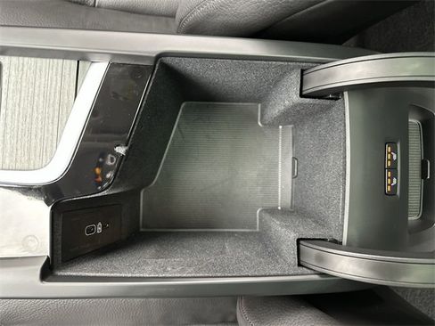 Certified 2025 Volvo XC60 B5 Plus image 21
