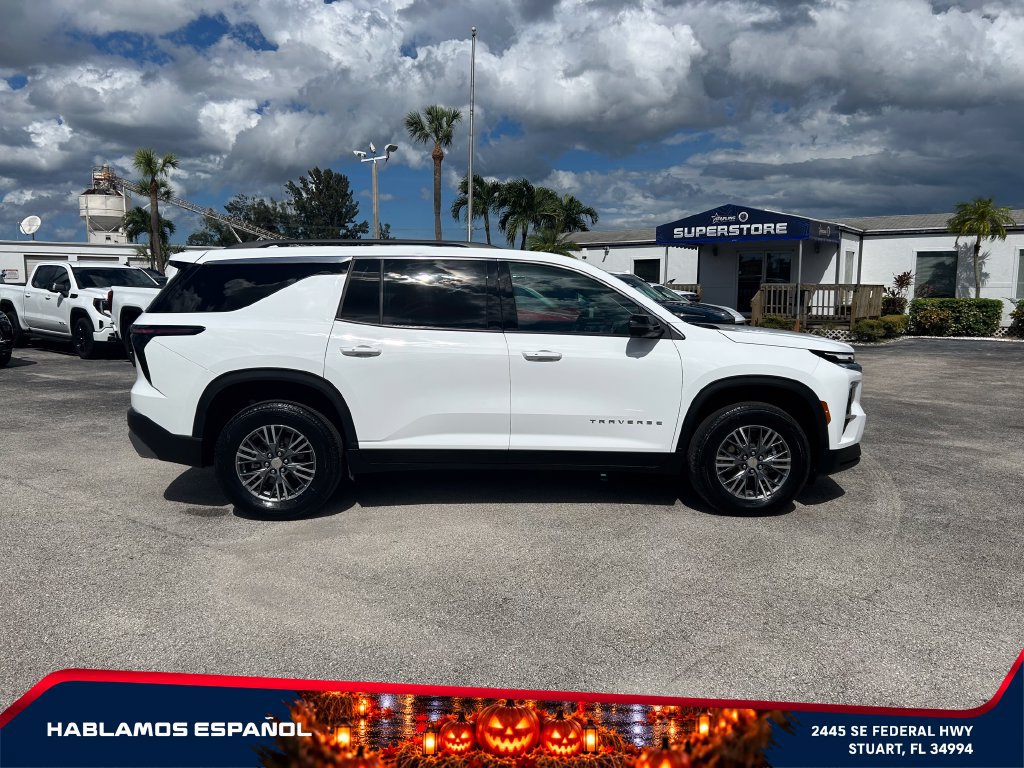 Used 2026 Chevrolet Traverse LT w/ Driver Confidence Package FWD image 4