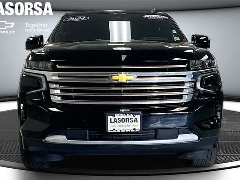 Certified 2024 Chevrolet Suburban High Country w/ Advanced Technology Package AWD/4WD image 3