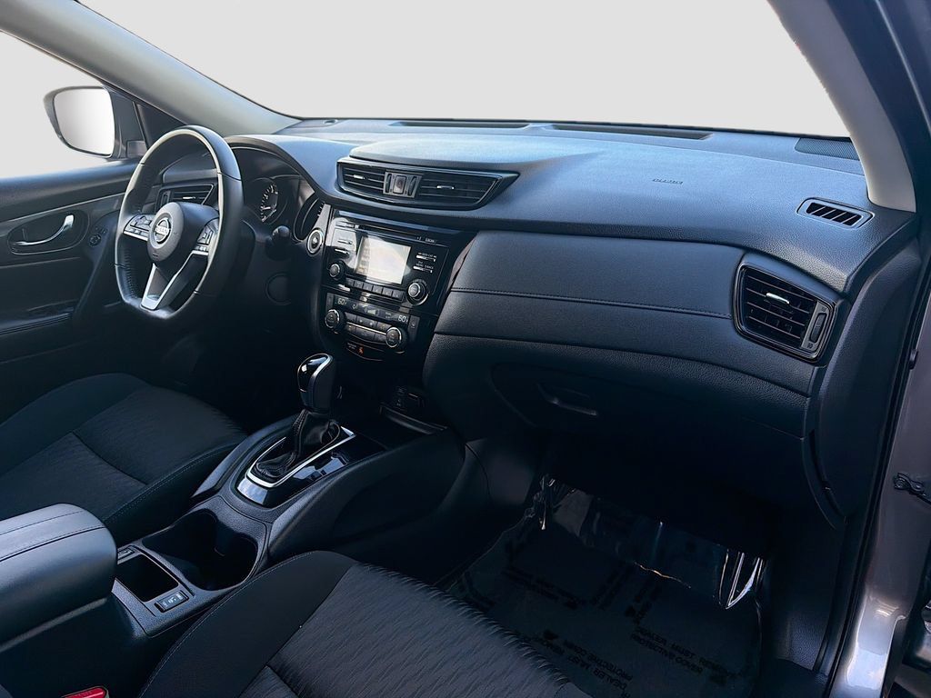 Used 2017 Nissan Rogue SV FWD image 27