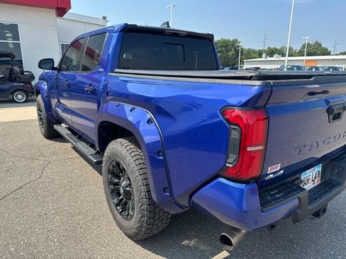 Used 2025 Toyota Tacoma SR5 AWD/4WD image 3
