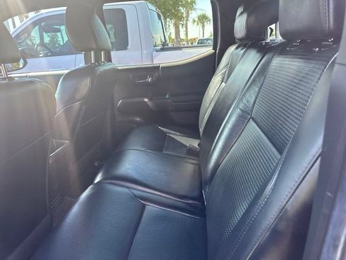 Used 2022 Toyota Tacoma TRD Sport w/ TRD Premium Sport Package RWD image 15