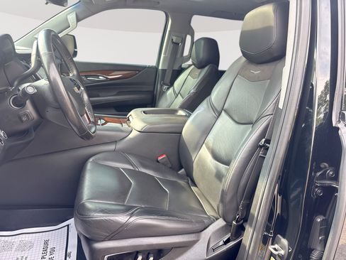 Used 2019 Cadillac Escalade Luxury w/ Escalade Sport Edition AWD/4WD image 13