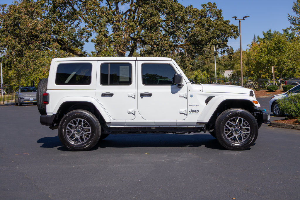 Used 2024 Jeep Wrangler Unlimited Sahara AWD/4WD image 6