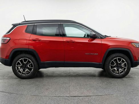 Used 2025 Jeep Compass Trailhawk AWD/4WD image 11