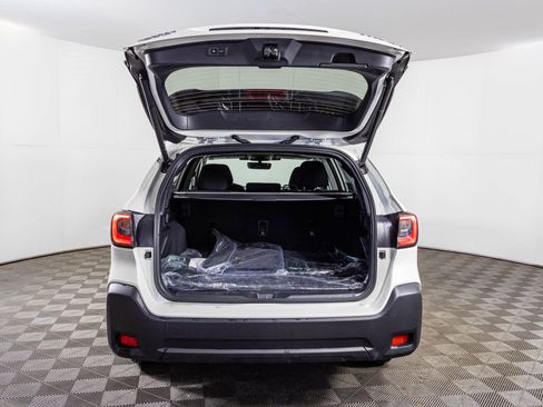 Used 2025 Subaru Outback Premium image 37