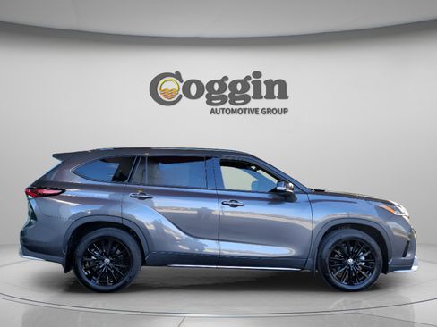 Certified 2025 Toyota Highlander XSE image 7