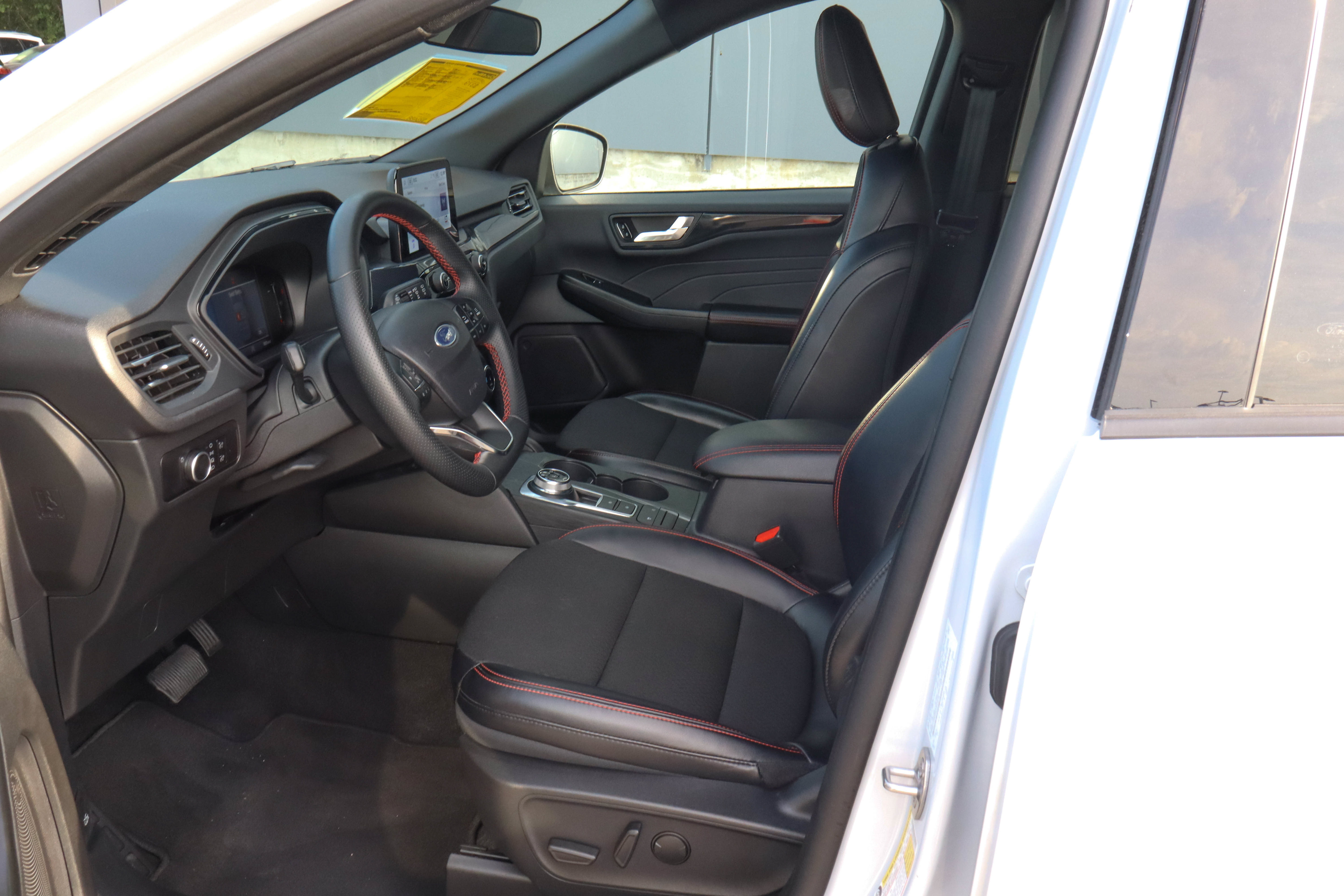 Used 2025 Ford Escape ST-Line FWD image 7