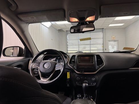 Used 2016 Jeep Cherokee Altitude w/ Cold Weather Group image 21