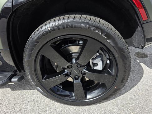 New 2026 Land Rover Defender 110 X-Dynamic SE image 9