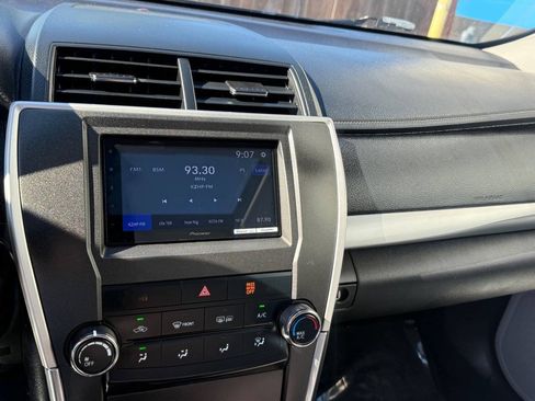 Used 2015 Toyota Camry SE w/ Moonroof Package FWD image 11