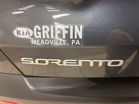 Used 2023 Kia Sorento LX image 7
