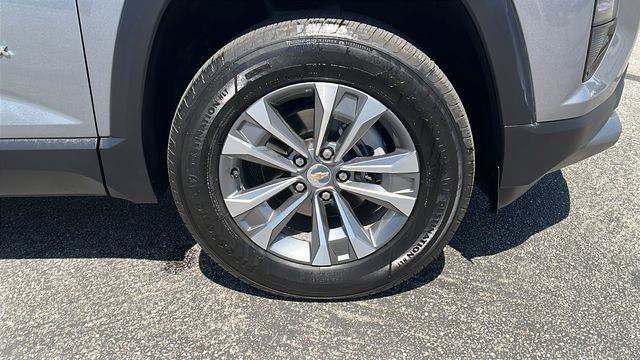 Used 2025 Chevrolet Equinox LT FWD image 9