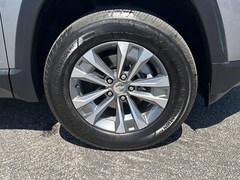 Used 2025 Chevrolet Equinox LT FWD image 9