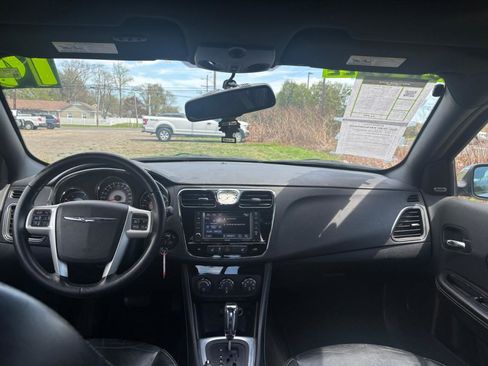Used 2014 Chrysler 200 Limited w/ Sun/Sound Group image 9