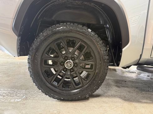 Used 2024 Toyota Tundra Limited AWD/4WD image 40