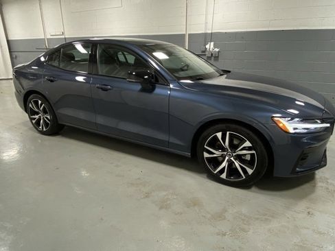 Certified 2025 Volvo S60 B5 Core image 4