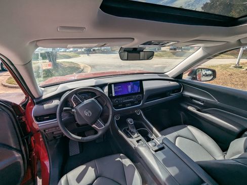 Used 2024 Toyota Grand Highlander XLE image 12