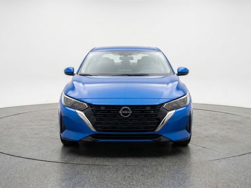 Used 2025 Nissan Sentra SV FWD image 2