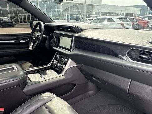 Used 2022 GMC Yukon Denali w/ Denali Premium Package image 29