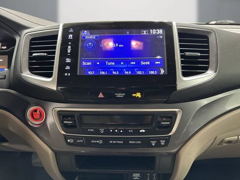 Used 2018 Honda Pilot EX image 19
