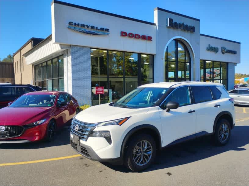 Used 2024 Nissan Rogue S AWD/4WD image 1