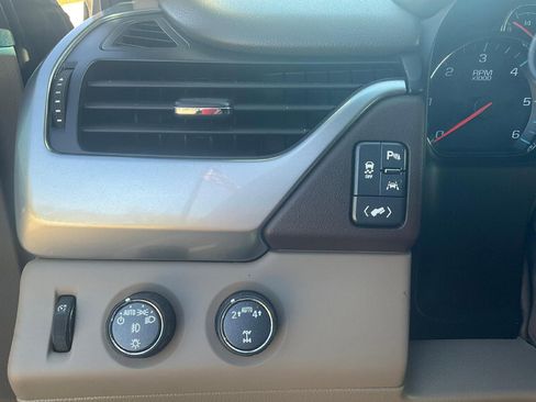 Used 2019 Chevrolet Suburban Premier image 21