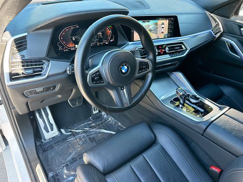 Used 2022 BMW X6 xDrive40i w/ M Sport Package image 9