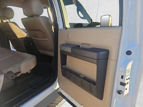 Used 2016 Ford F250 Lariat w/ Lariat Interior Package image 13