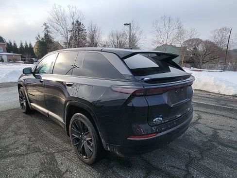 Used 2024 Jeep Wagoneer Launch Edition image 6