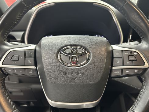 Used 2022 Toyota Highlander XSE FWD image 18