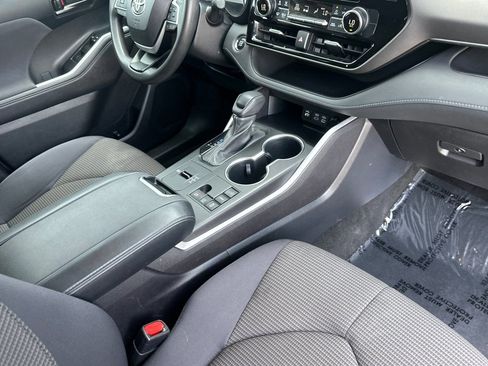Used 2023 Toyota Highlander L image 14