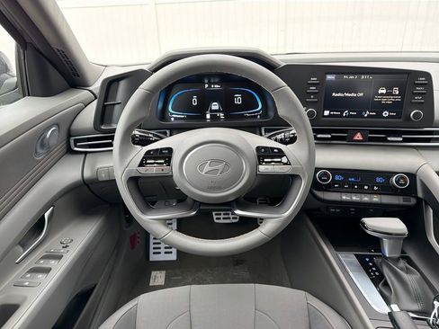 Used 2026 Hyundai Elantra Sport image 15