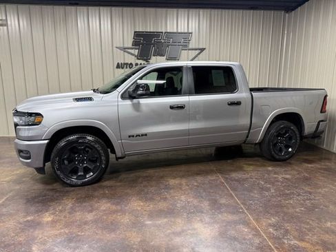 Used 2025 RAM 1500 Big Horn AWD/4WD image 3