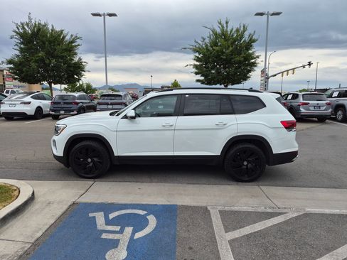 Used 2024 Volkswagen Atlas SE w/ Panoramic Sunroof Package AWD/4WD image 10