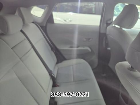 Used 2025 Hyundai Kona SEL FWD image 7