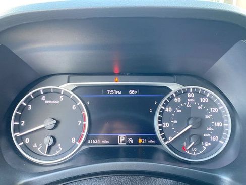 Used 2024 Nissan Sentra SV FWD image 11