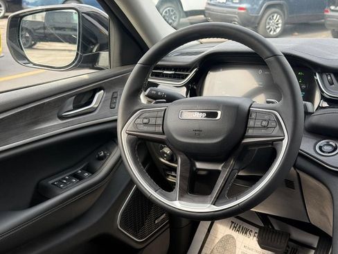 Certified 2023 Jeep Grand Cherokee 4WD 4xe w/ Luxury Tech Group II image 11