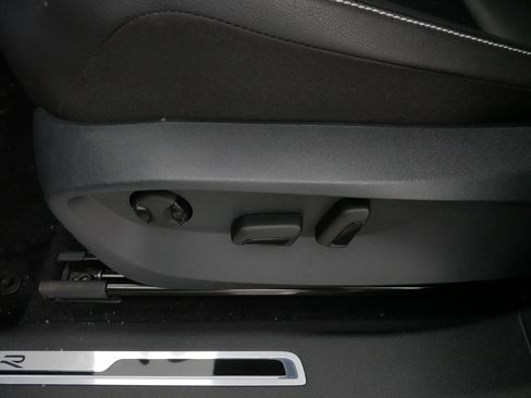 Certified 2024 Volkswagen Tiguan SE R-Line image 20