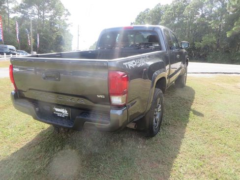 Used 2016 Toyota Tacoma TRD Sport w/ Towing Package image 6