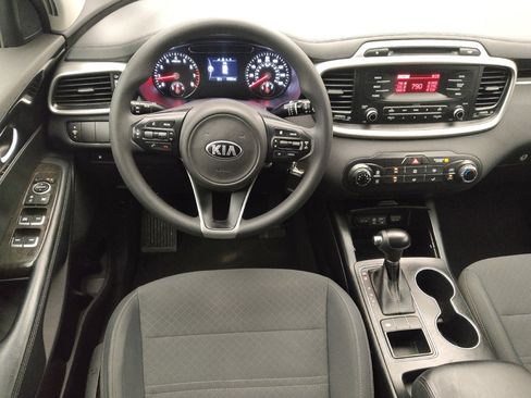 Used 2017 Kia Sorento L FWD image 22
