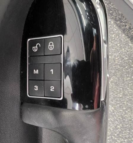 Used 2017 Land Rover Range Rover Supercharged AWD/4WD image 33