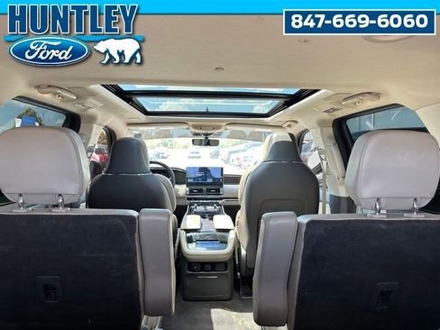 Used 2022 Lincoln Navigator Reserve image 12