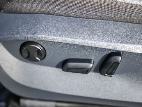 Used 2022 Volkswagen Tiguan SE image 28