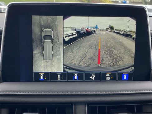 Used 2024 Chevrolet Tahoe LT w/ Luxury Package image 27