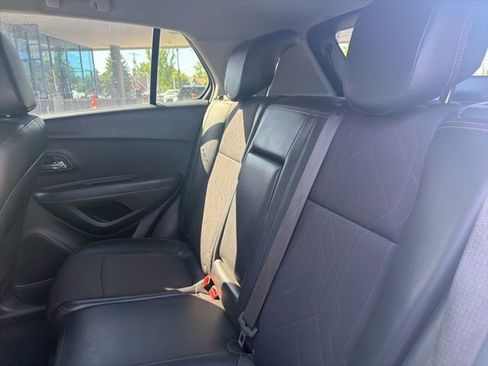 Used 2017 Chevrolet Trax LT w/ LT Convenience Package FWD image 9