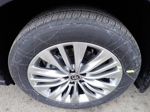 New 2026 Toyota Highlander Platinum image 10