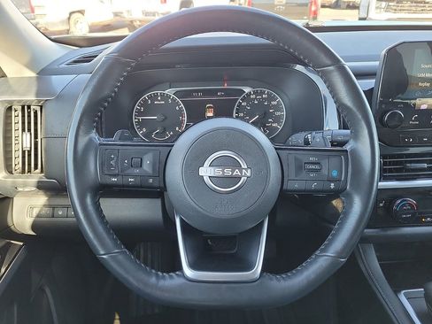 Used 2022 Nissan Pathfinder SL image 19