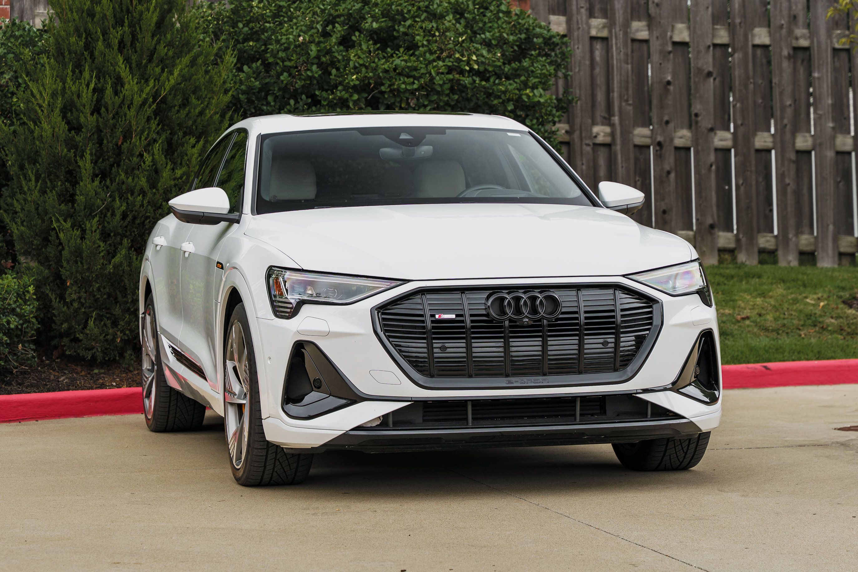 Used 2023 Audi e-tron Prestige w/ Prestige Package AWD/4WD image 2